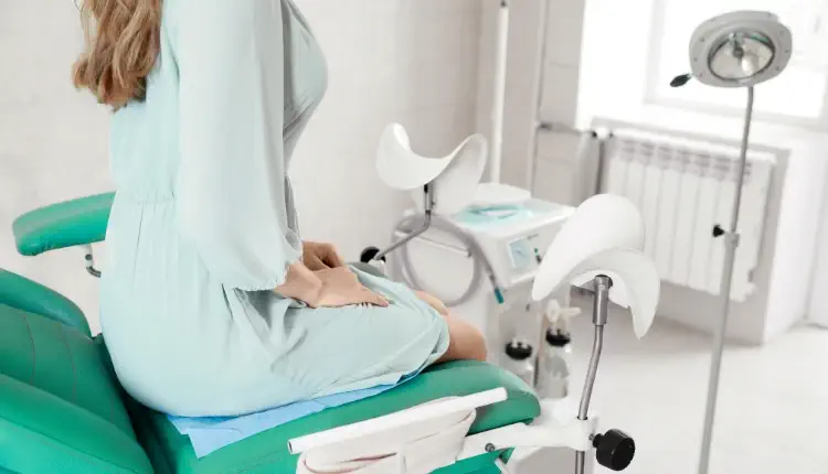 صورة تعبر عن فحص أمراض النساء.